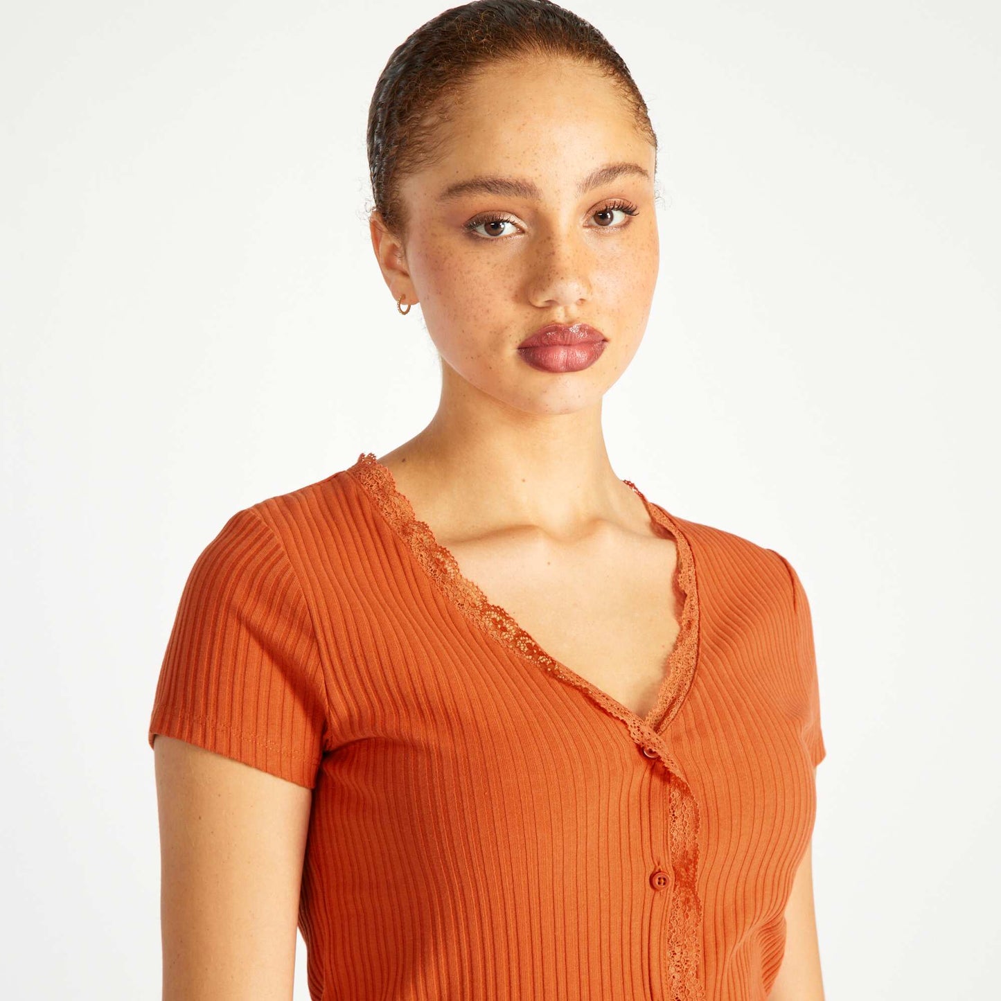 T-shirt côtelé avec dentelle orange