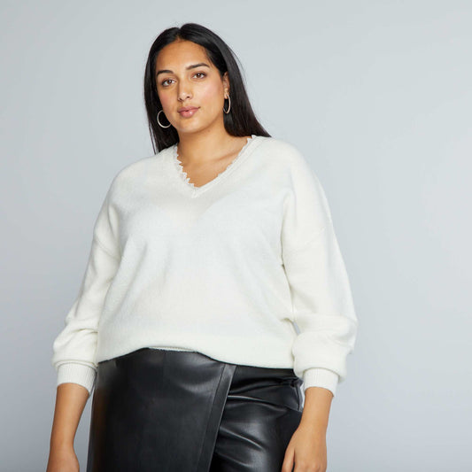 Pull à col V avec dentelle blanc