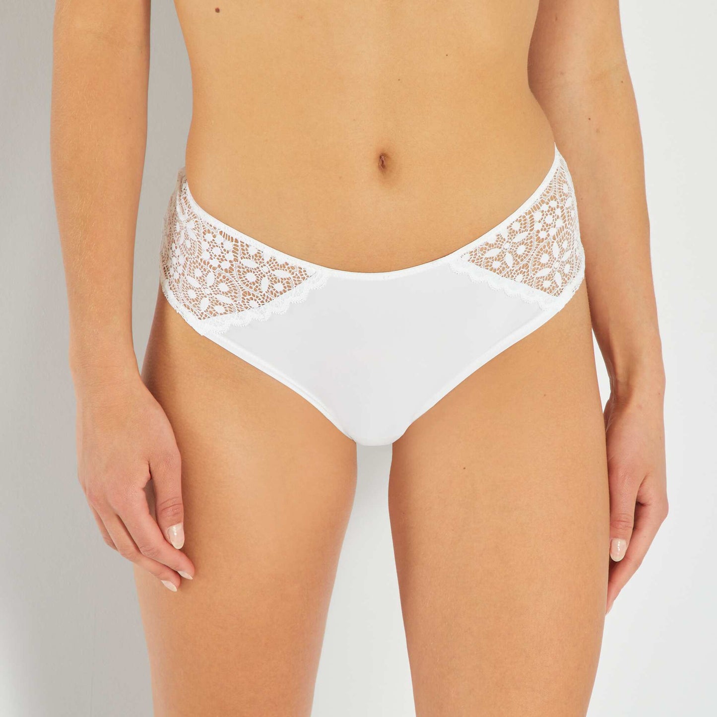 Shorty micro et dentelle blanc