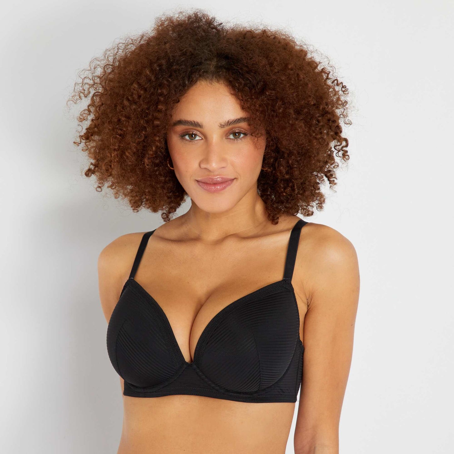 Soutien-gorge microfibre à fines rayures ajourées D&E noir